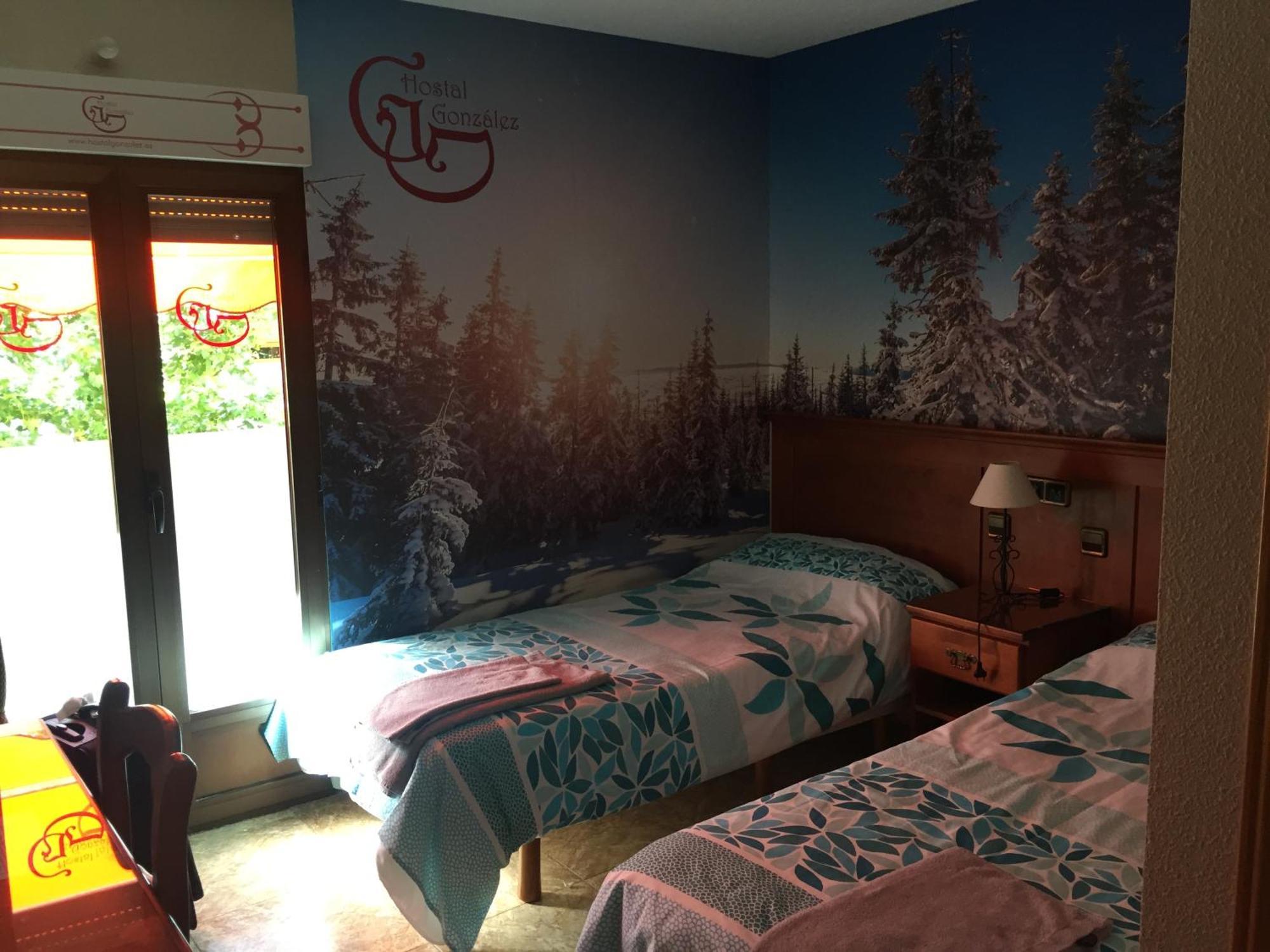 Hostal Gonzalez Guadarrama Zimmer foto