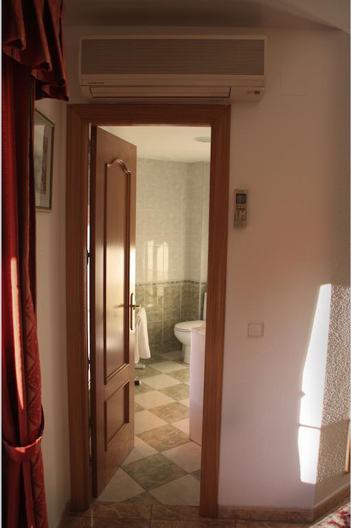 Hostal Gonzalez Guadarrama Zimmer foto