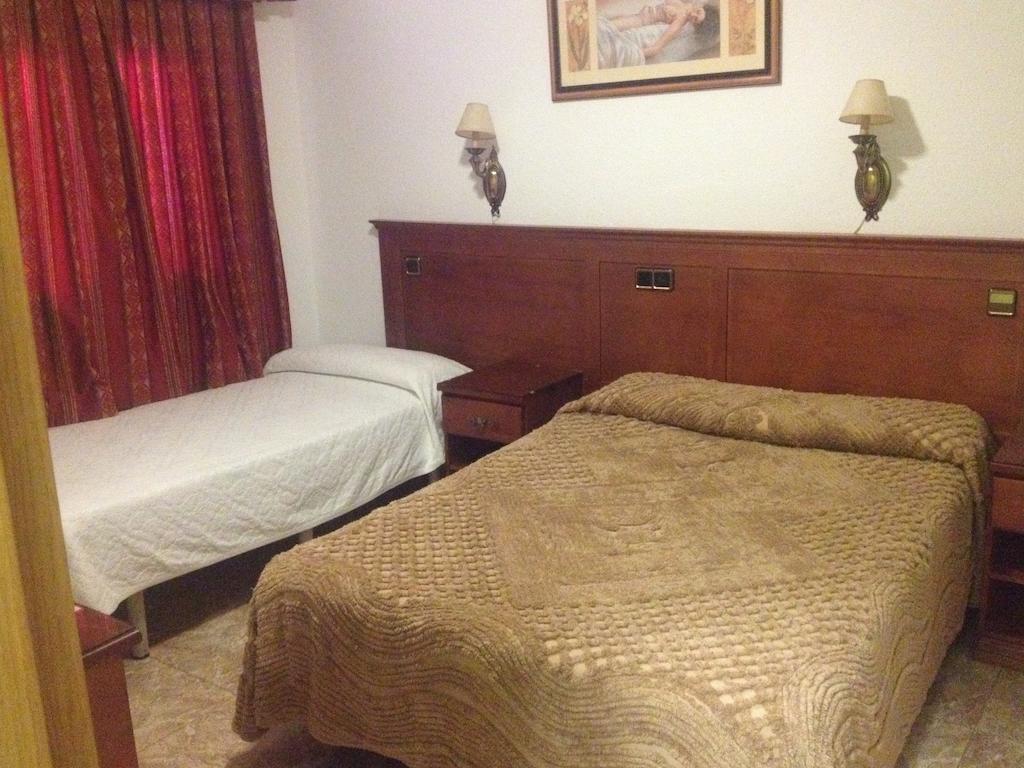 Hostal Gonzalez Guadarrama Zimmer foto