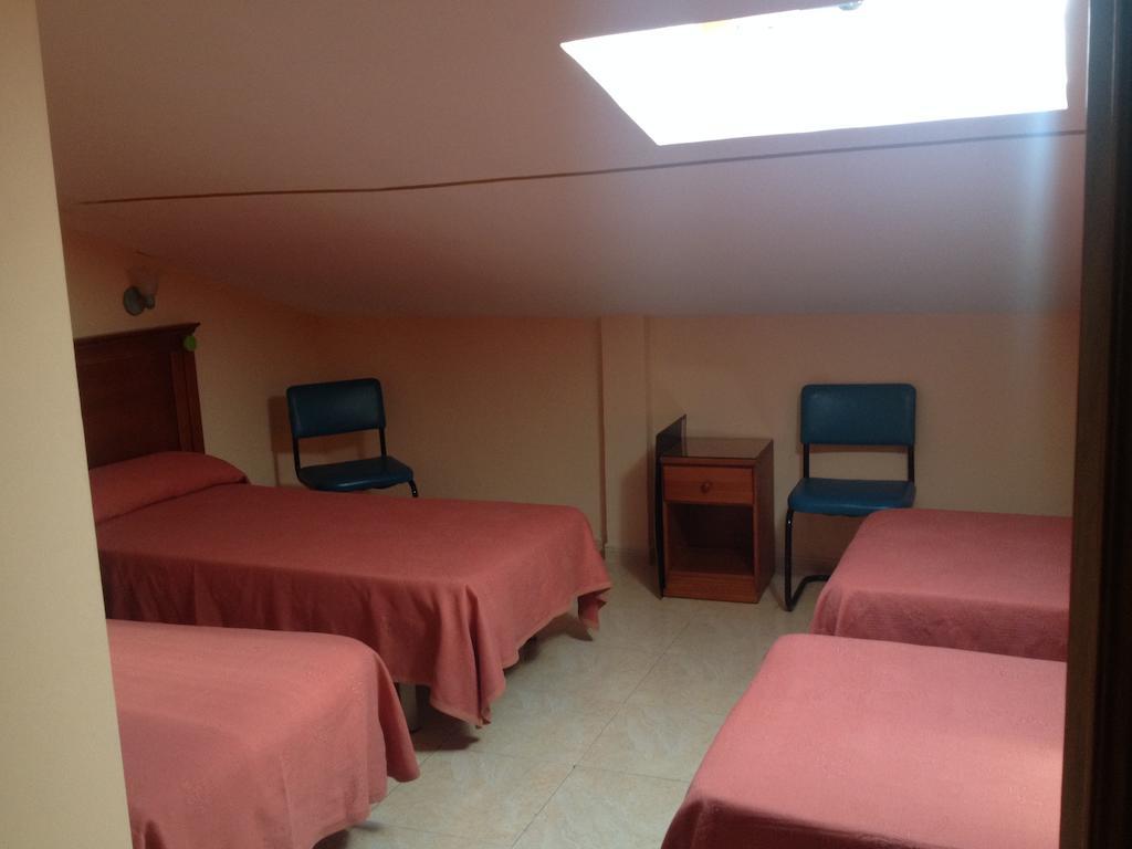Hostal Gonzalez Guadarrama Zimmer foto